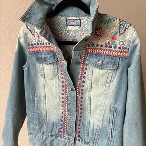 Johnny Was embroidered jacket in women’s small.